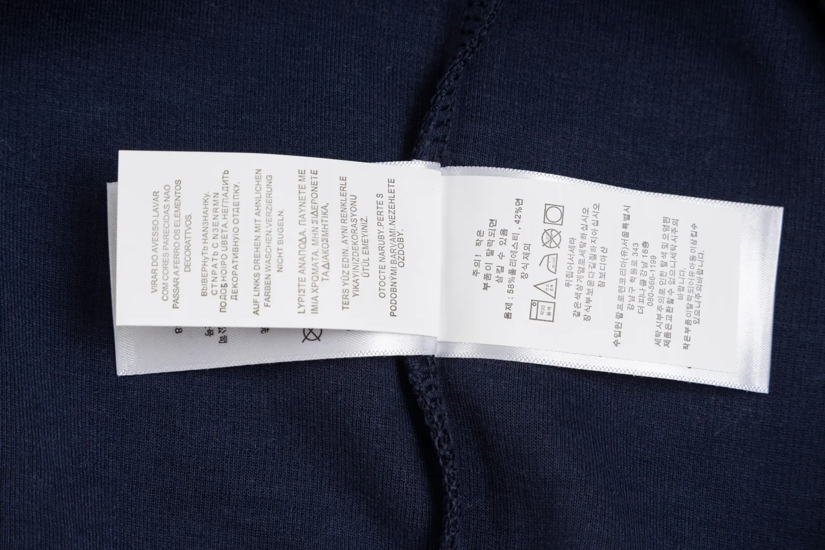P230 #R97 Ralph lauren twelve-color embroidered pony logo half-zip high-neck long-sleeved knitted sweatshirt. The same style for men and women. The new half-zip sweatshirt for couples to wear in autumn is here! This kind of sweatshirt is really popular this year, even more popular than the hooded sweatshirt. Open the zipper and it can be used as a large lapel, which makes it more fashionable. The color of the classic design of the little war horse on the chest is matched with the embroidery. The simple zipper design echoes the brand logo, so you don’t need to match too much. The sweater version is loose enough! The fabric is custom-woven and dyed 100 cotton. 320g high gram weight 100% cotton knitted cotton with a certain thickness. The fabric is soft and comfortable, and the three-dimensional fabric is full of texture. The stitching is three needles and five threads, which is beautiful and strong. The pattern is also good. Although it is loose, it does not look bulky! - It is not a popular color scheme on the street. The color is pure and highly recommended. The upper body has a particularly high rate of turning heads. Loose style. Big drop shoulder OS style. Same style for men and women. Couple wear. Versatile and practical! Color: Gray, navy, khaki, green label, oatmeal brown label, apricot, black, army green, burgundy, pink, dark gray, light blue, white. Size: S M L XL Length: 70/72/74/76 Bust: 53.5/55.5/57.5/58.5 Shoulder width: 44/45/46/47 Sleeve length: 61/62/63/64